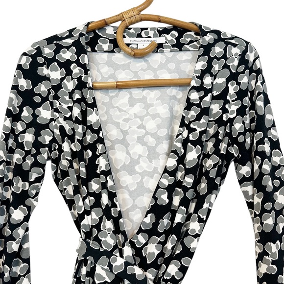 Diane Von Furstenberg | The New Jill Wrap Top Size 4 - Picture 2 of 10